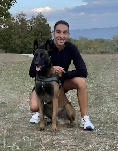 Más Que Adiestramiento | Adiestrador canino en Vitoria