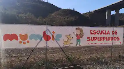 Mumbie Escuela de Superperros